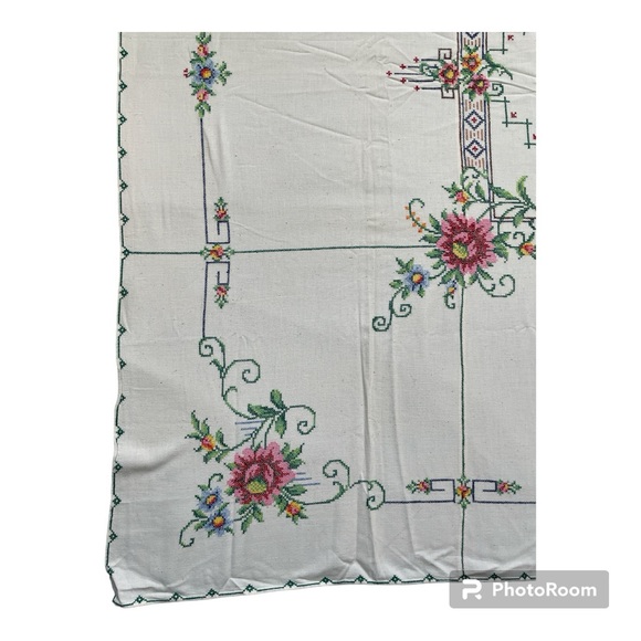 •Cotton Hand Embroidered Cross Stitch tablecloth and napkins set - Picture 2 of 10